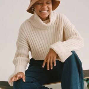 En Saison Renee Knit Turtleneck Cream Cropped Sweater Size Medium